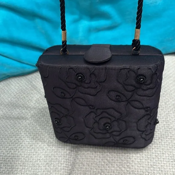 HOLT RENFREW Evening Bag - Picture 6 of 11